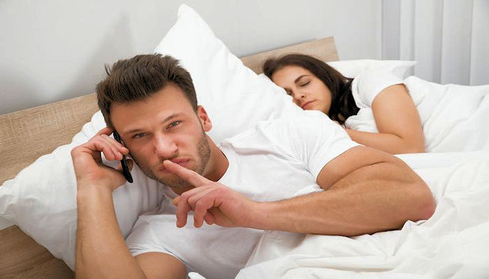 Cómo manejar la incomodidad cuando tu amante menciona a su esposa