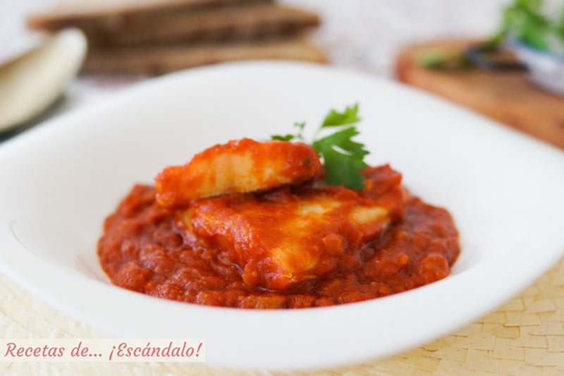 Receta fácil de bacalao al tomate con vino blanco