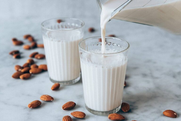 ¿La leche de almendras se puede calentar?: Consejos y recetas