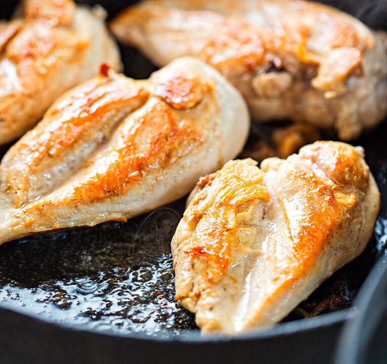 Deliciosos filetes de pechuga de pollo al horno: una opción saludable y sabrosa