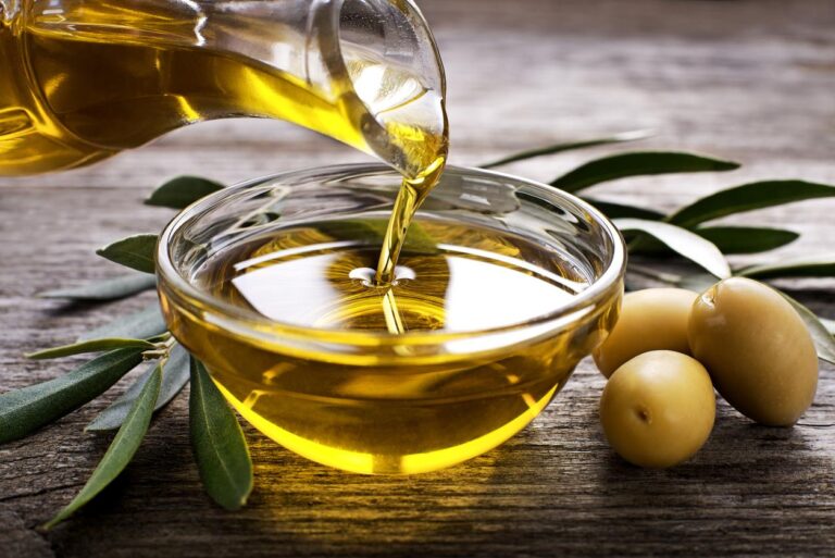 Descubre los increíbles beneficios de tomar una cucharada de aceite de oliva antes de dormir