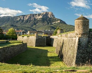 Descubre los precios de las espectaculares pasarelas de Montfalcó en Huesca y Lleida