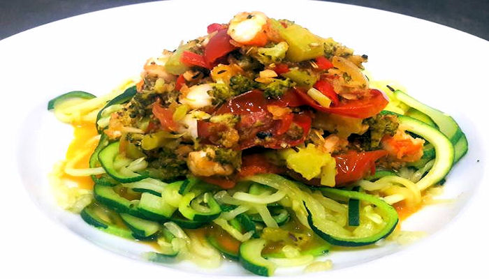 espaguetis de calabacín con vegetales