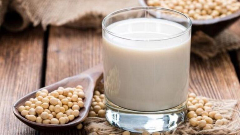¿La leche de soja te inflama? Descubre la verdad aquí