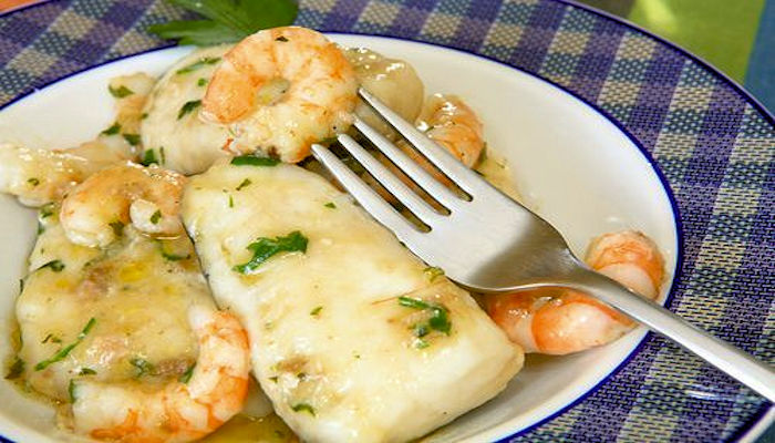 merluza a la vasca con gambas y almejas