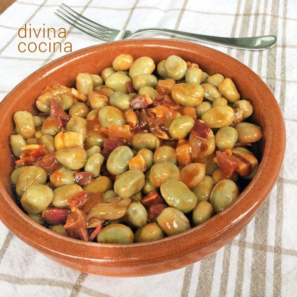 Receta de Habas Guisadas a la Andaluza: Deliciosa y Fácil de Preparar.