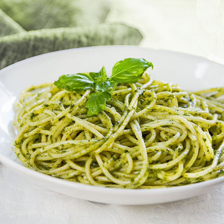 Receta Fácil: Espaguetis al Pesto de Bote